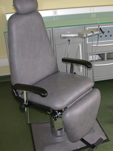 Fauteuil de consultation "f" avec pied trapézoïdal
